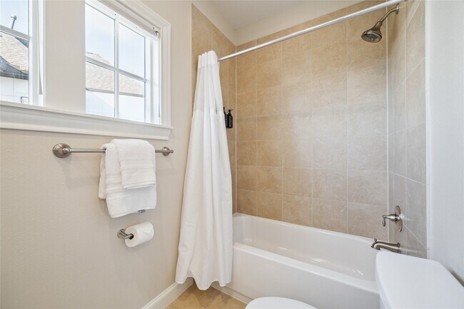 Building Photo - 9455 Fannin St