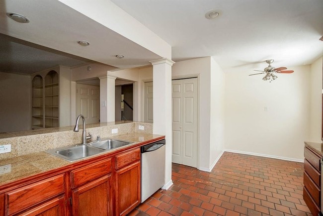 Building Photo - 14370 Misty Meadow Ln