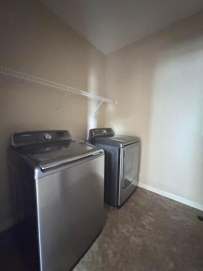 Building Photo - 1166 Lenox Ct