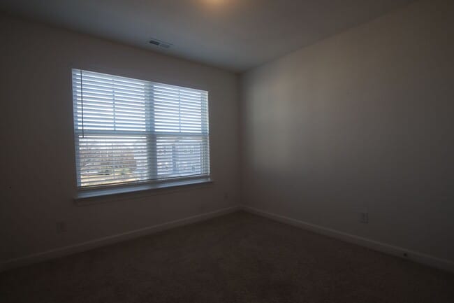 Building Photo - Contemporary 4bd/3.5ba in excellent location