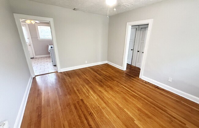 Building Photo - 415 Probasco St