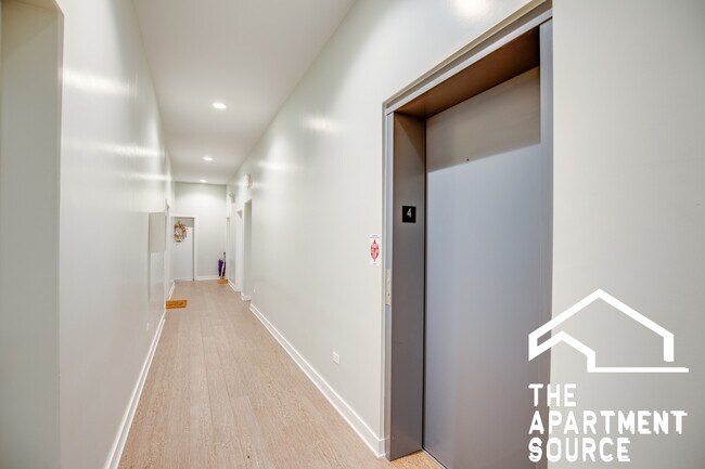 Building Photo - 2247 W Lawrence Ave