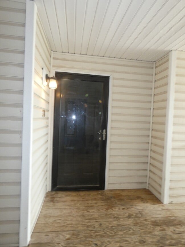 Building Photo - 5501 NE 80th Terrace