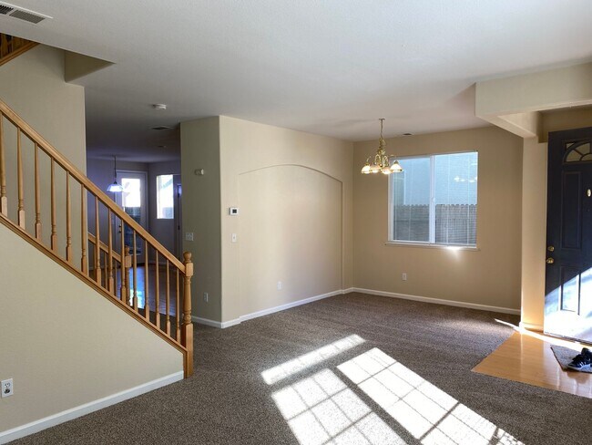 Building Photo - Charming Stockton 3 bedroom and 2 full bat...