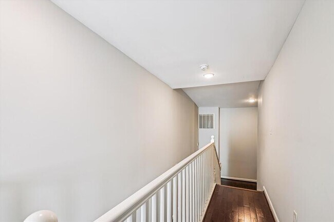 Building Photo - 1324 W Lombard St