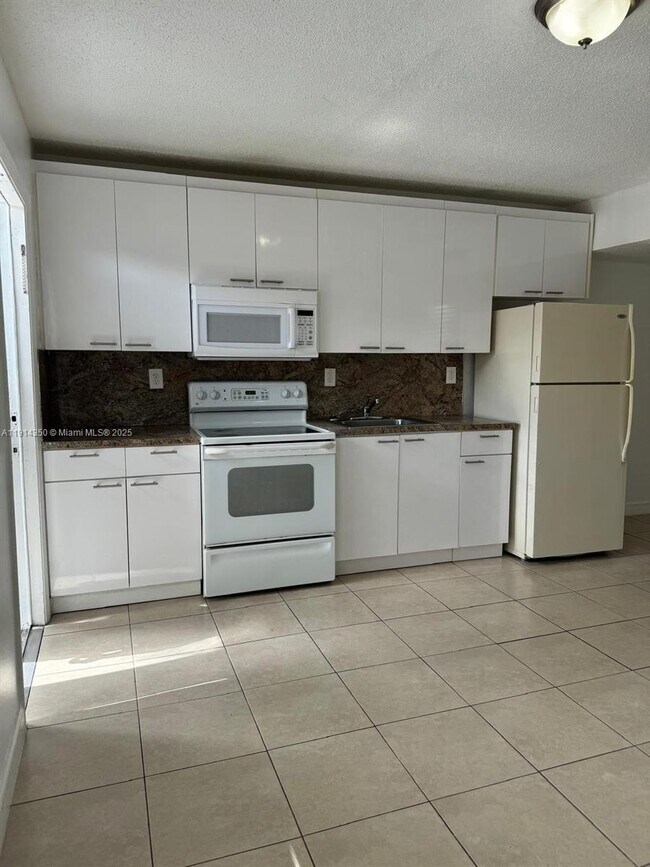 Building Photo - 2401 Van Buren St