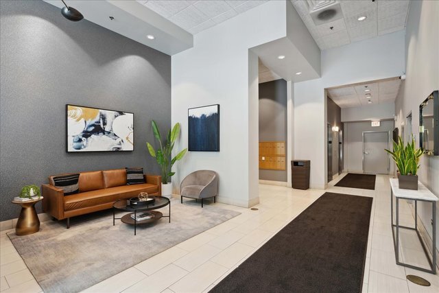 Building Photo - 400 W Ontario St