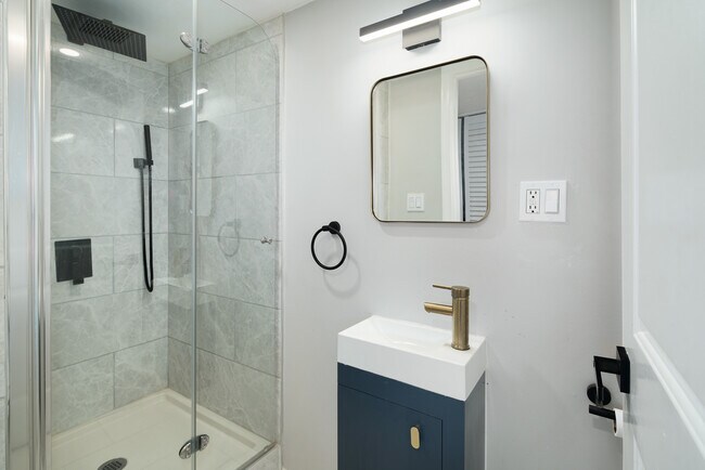 Building Photo - 714 S 55th St