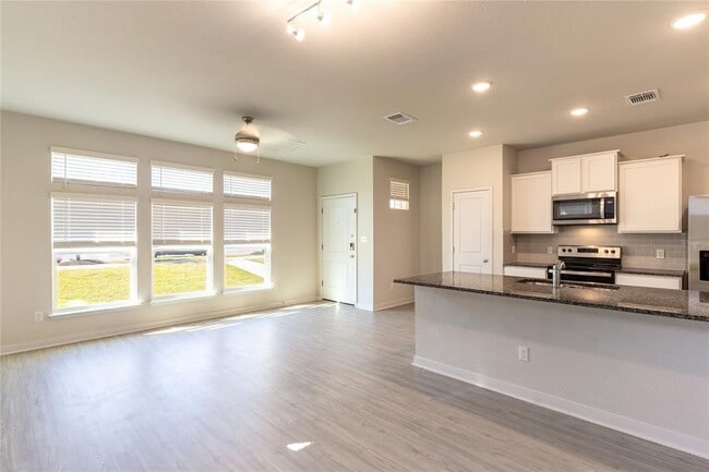 Building Photo - 605 W South St