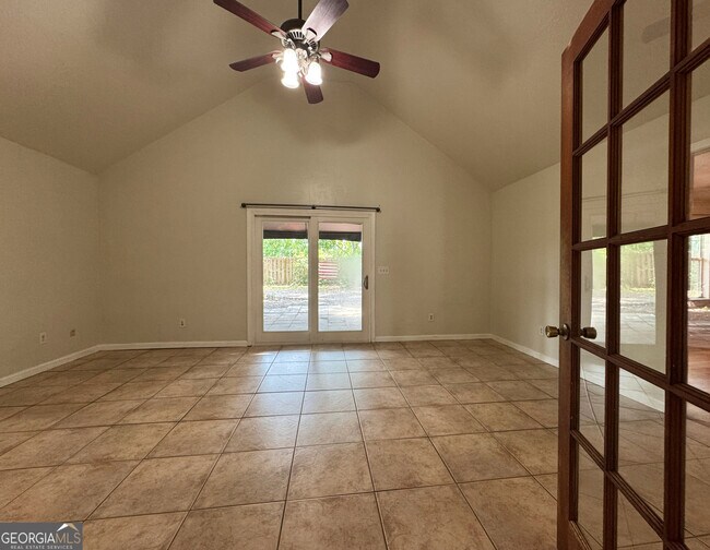 Building Photo - 330 McQueen Cir