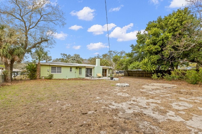 Building Photo - FULLY FENCED Home For Rent in Clearwater!