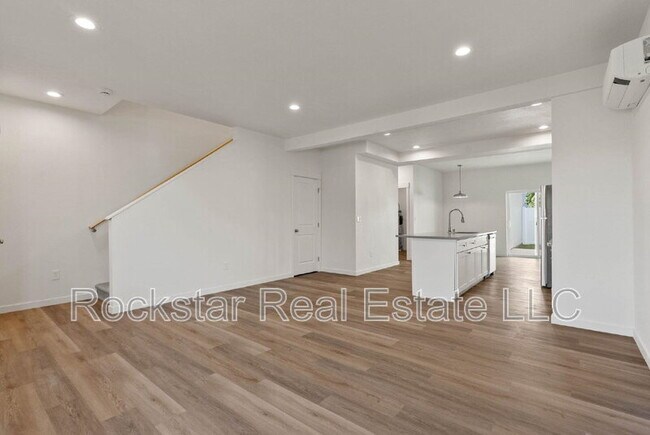 Building Photo - 1817 W Chelan Ave