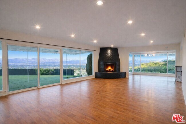 Building Photo - 3641 Sunswept Dr