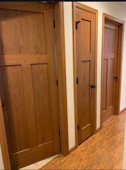 Hallway bedrooms - 301 Grovebrook Ct