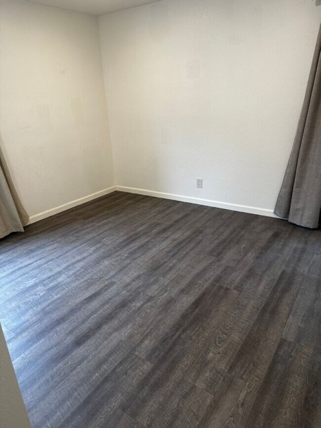 Building Photo - 124 Fontana Ave