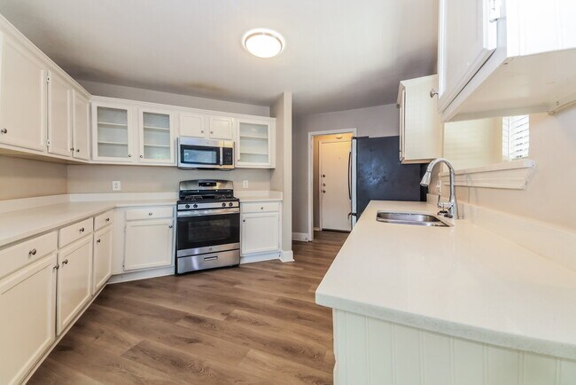 Building Photo - 703 Deep Well Dr