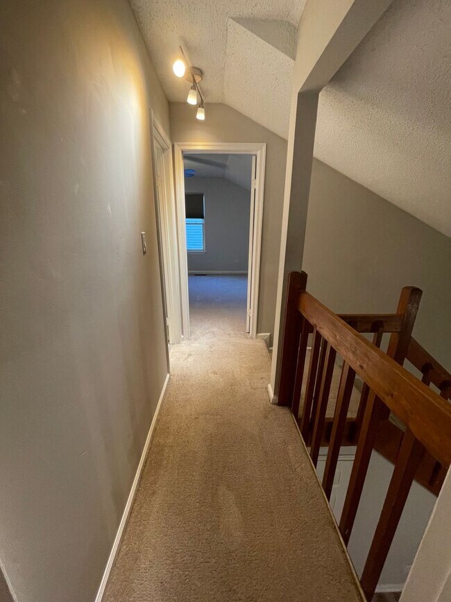 Building Photo - 4 BED / 3 BATH SINGLE FAMILY IN SALEM LAKES!