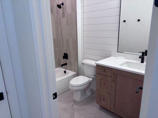 Building Photo - Beautiful 5 bed 4 bath home in Desert Canyon