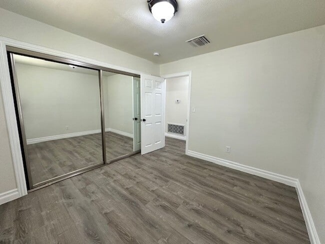 Building Photo - Los Alisos Home Estates