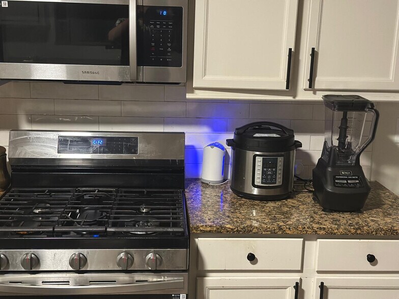 Building Photo - 521 Greyhound Ct