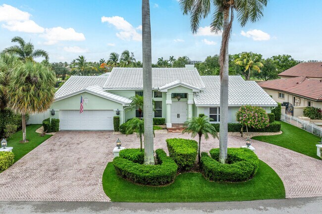 Building Photo - 1356 Thatch Palm Dr