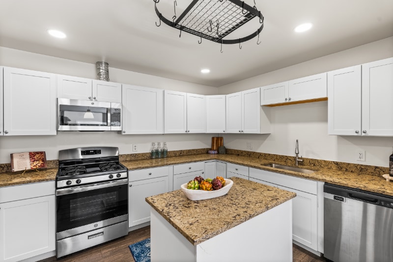 Building Photo - 571 S Taft St