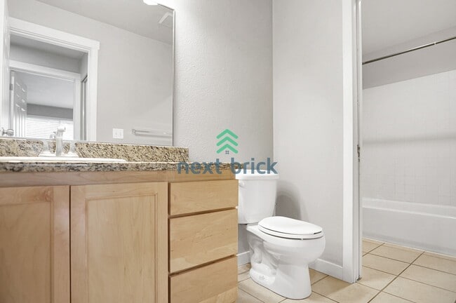 Building Photo - Discover Your New Home at Juanita Beach Esplanade!