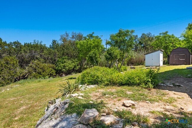 Building Photo - 1219 Lakeside Dr E