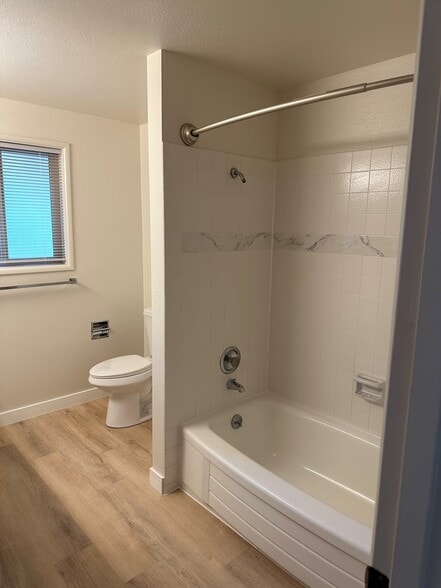 Building Photo - 735 E 43rd Ave