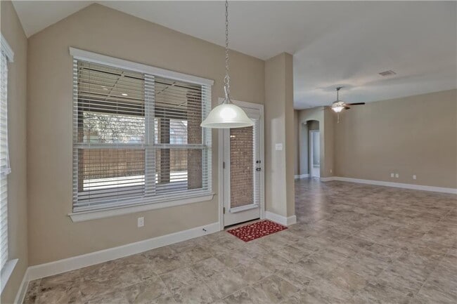 Building Photo - 124 Claiborne Lake Ln