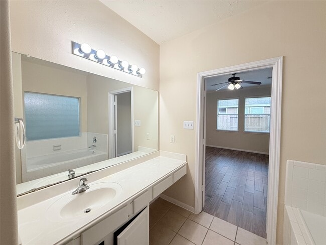 Building Photo - 6346 Wilshire Ridge