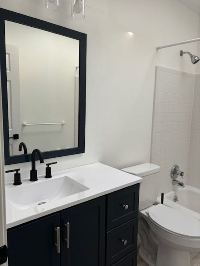 Building Photo - STUNNING LAKE VIEWS, BRIGHTON 3 BEDROOM HOME