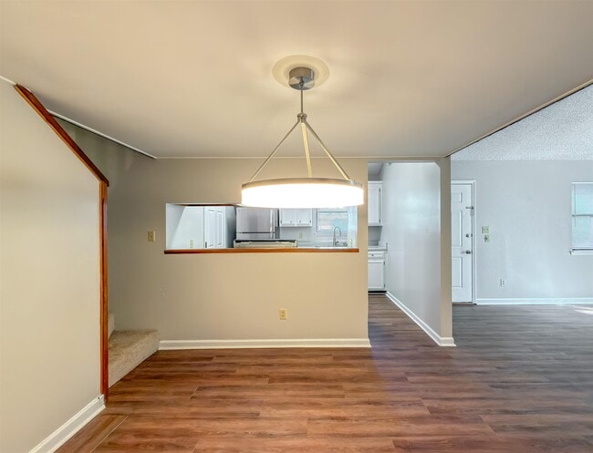Building Photo - 1556 Twin Lakes Cir