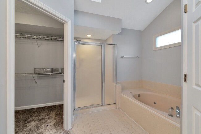 Building Photo - 4641 Hampton Chase
