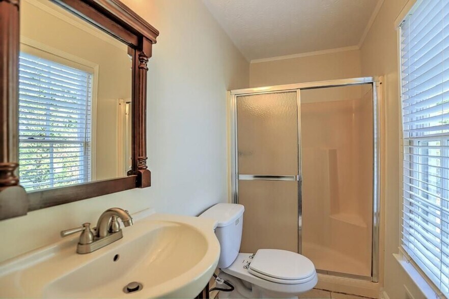 Building Photo - 2640 Tritt Ln