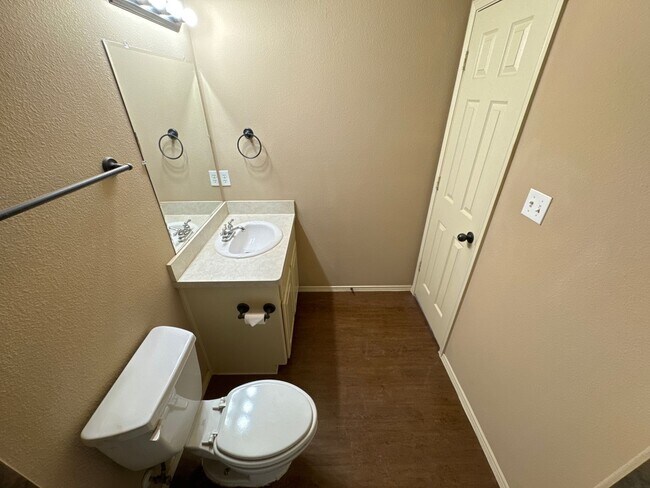 Building Photo - 2725 Lovers Lane Rd