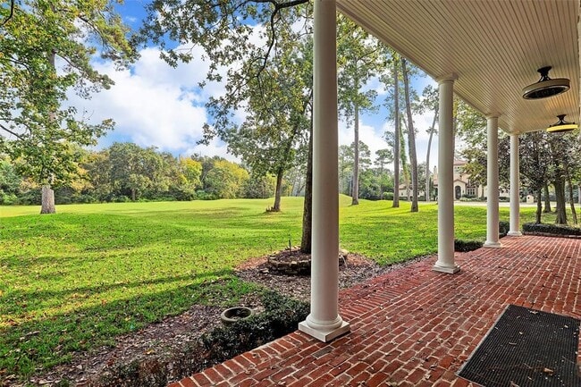 Building Photo - 16006 Piney Links