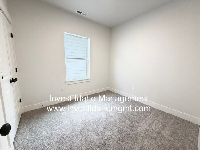 Building Photo - 6251 W Poplar St