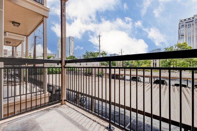 Building Photo - 4515 Briar Hollow Pl