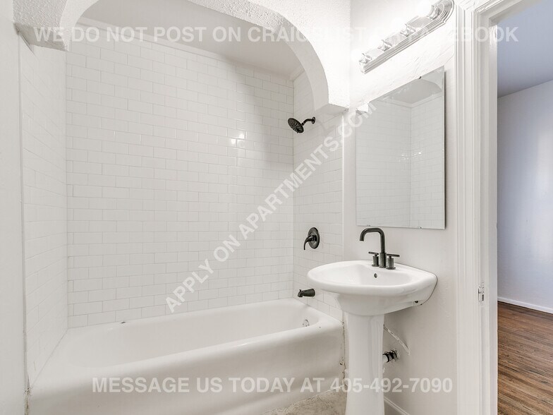 Building Photo - 1130 NW 39th St