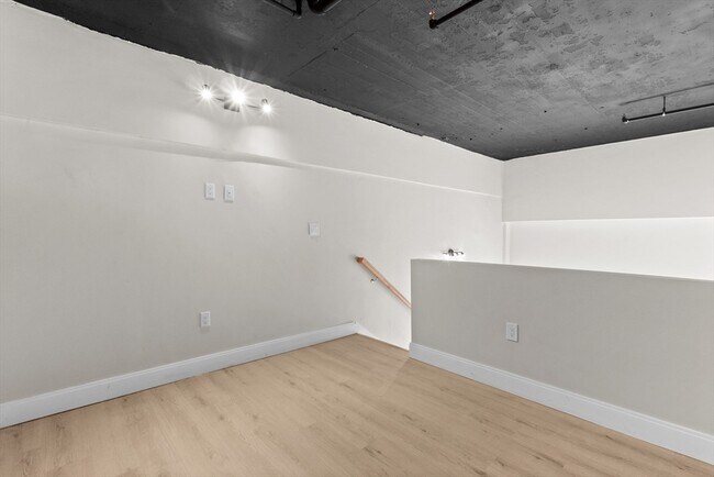 Building Photo - 153 Green St