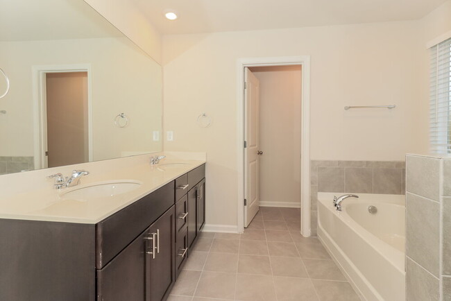 Building Photo - 5872 Hackberry Ln