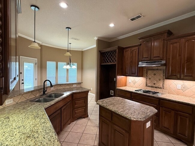 Building Photo - 2207 Canterbury Dr