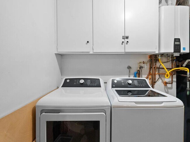 Building Photo - 4517 Collwood Ln