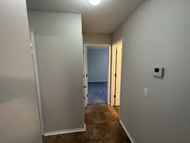 Building Photo - 1306 Cresent St
