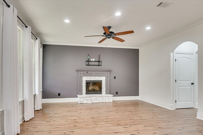 Building Photo - Home For Rent: 765 Mural Lake Ct Grovetown...