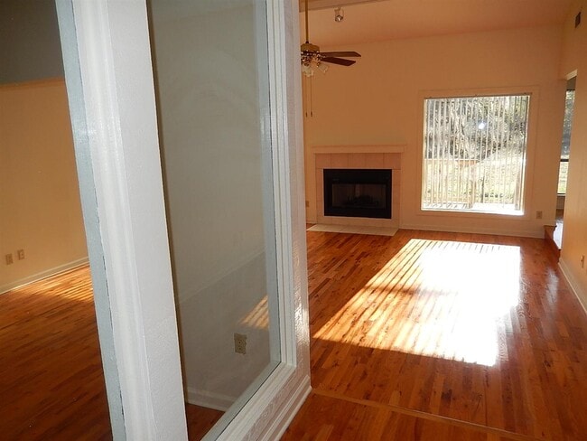 Building Photo - 2950 Bay Shore Dr