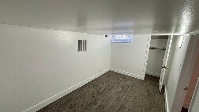 Building Photo - 528 E 400 N