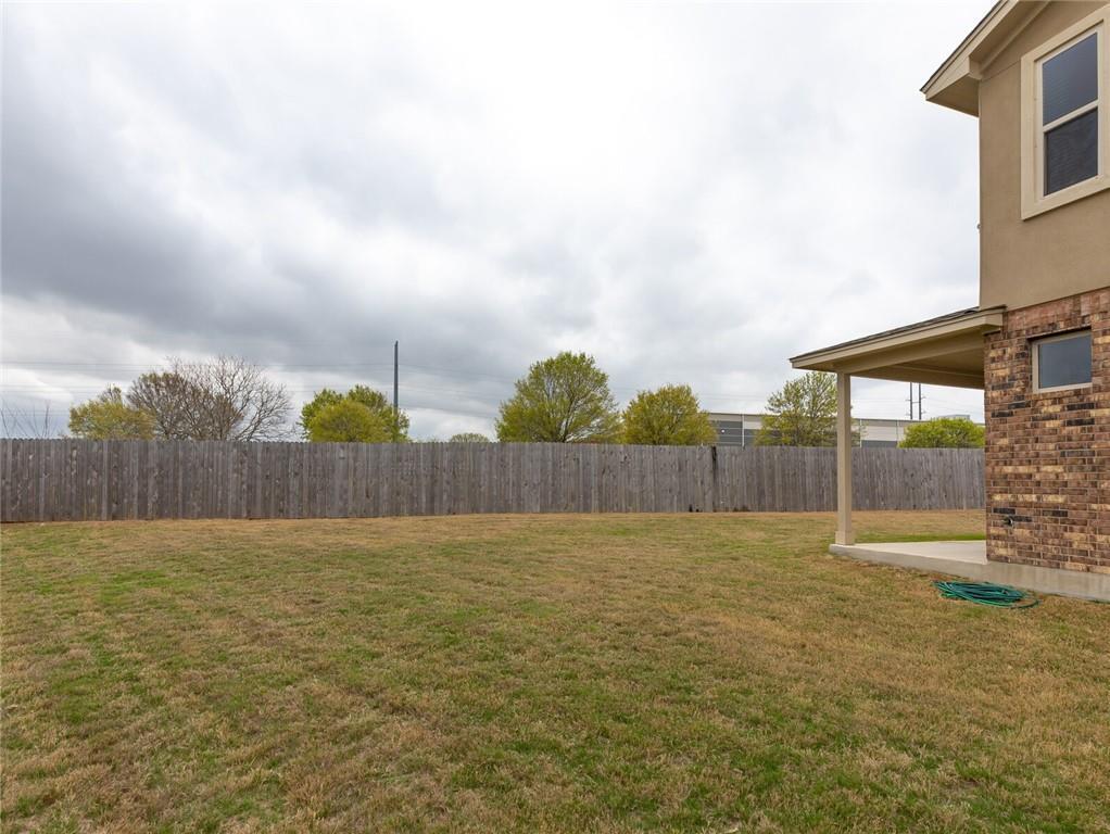No neighbors on the rear fence - 1014 Chad Loop