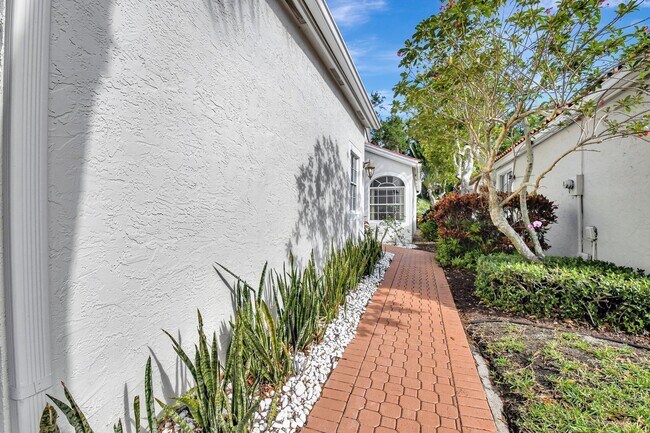 Building Photo - 3947 Redondo Way